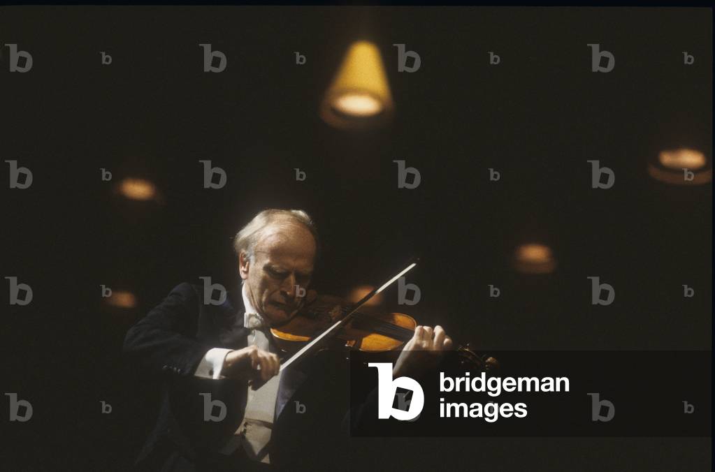 Venice, 1983. Volinist Yehudi Menuhin performing before receiving the “Una Vita per la Musica Award”” (A Life in Music Award)/Il violinista Yehudi Menuhin in concerto prima di ricevere il premio “Una vita per la musica” -