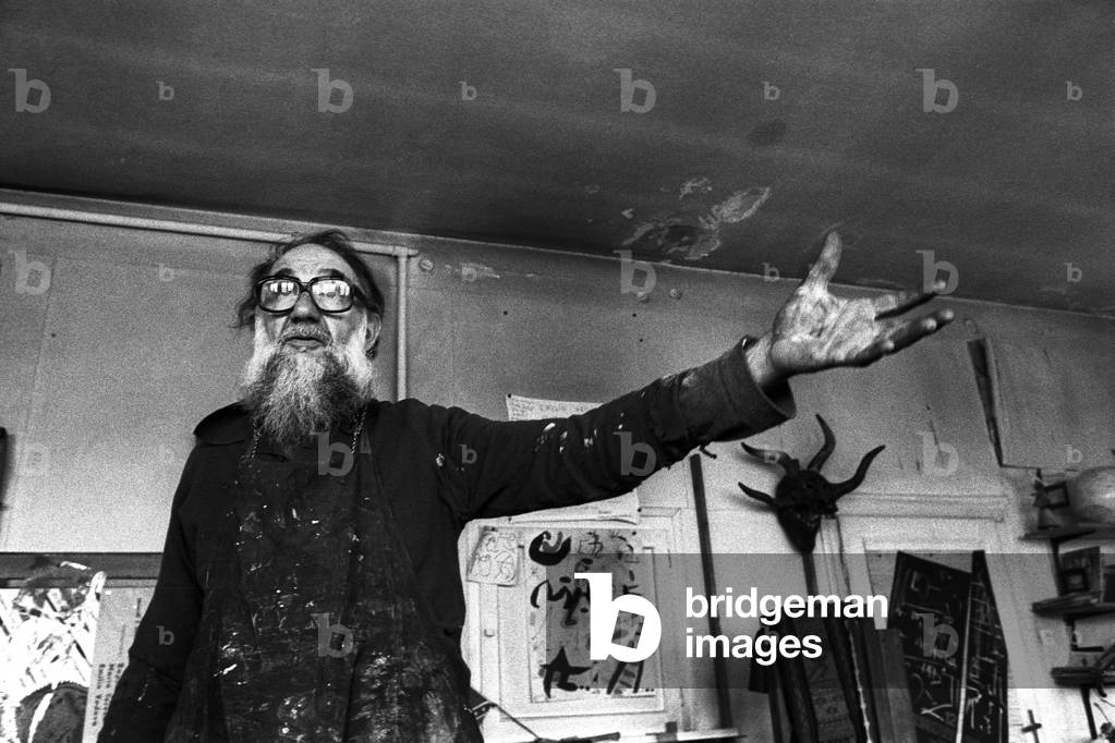 Emilio Vedova in his studio, 1981 (photo)