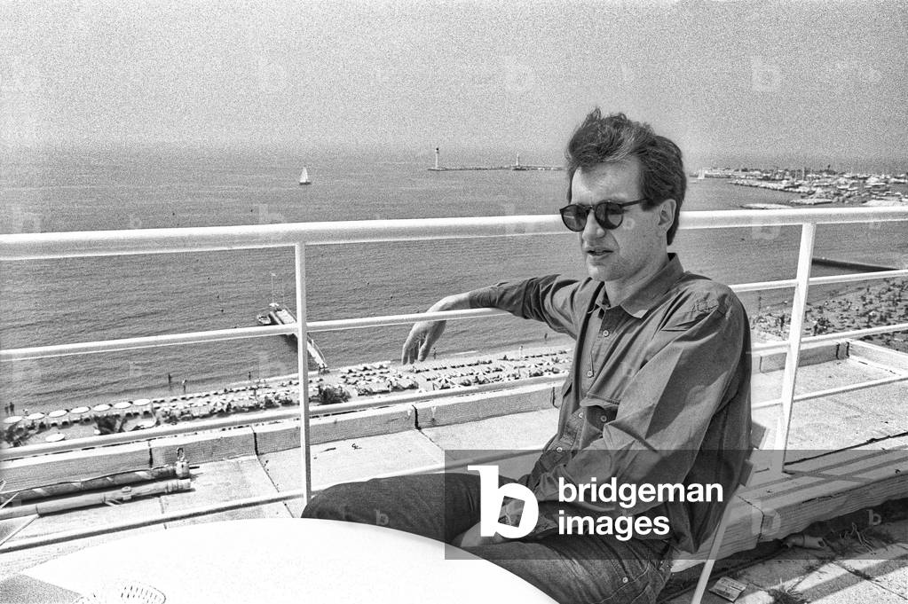 Cannes Film Festival 1980. German director Wim Wenders, at the festival out of competition with the movie “Lightning Over Water””, on the terrace of the old Cinema Palace/Festival del Cinema di Canes 1980. He registered Wim Wenders, the Festival fuori concorso con il film “” Lightning Over Water””, sulla terrazzzzo del vecchio palazzo del Cinema -