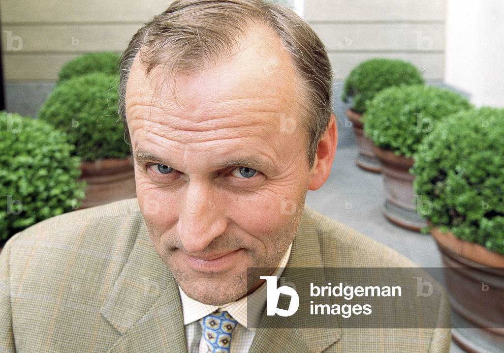 Milan, April 2002. American writer John Grisham in Italy to present his book The Summons/Milano, aprile 2002. Lo scrittore americano John Grisham, in Italia per presentare il suo libro La convocazione, edito da Mondadori -