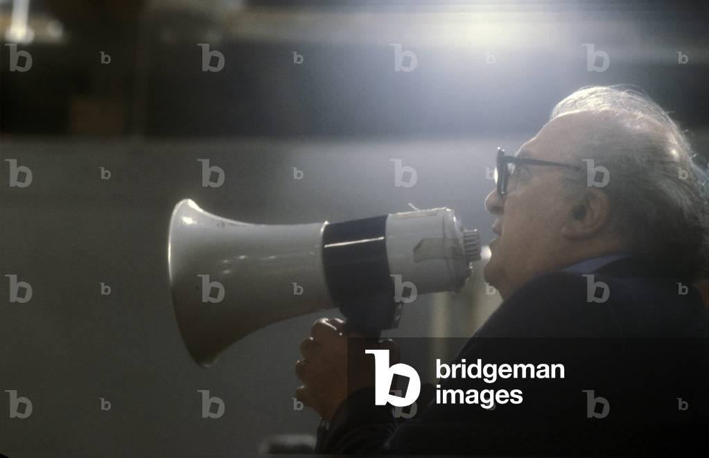 Italian director Federico Fellini during a shoot.