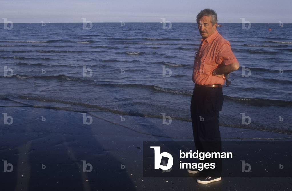 Venice Lido, Venice Film Festival 1990. Italian director Luciano Emmer, at the Festival to present his movie “” Basta! Ci faccio un film”/Lido di Venezia, Mostra del Cinema di Venezia 1990. He registered Luciano Emmer, alla Mostra per presentare “” Basta! Ci faccio un film”” -