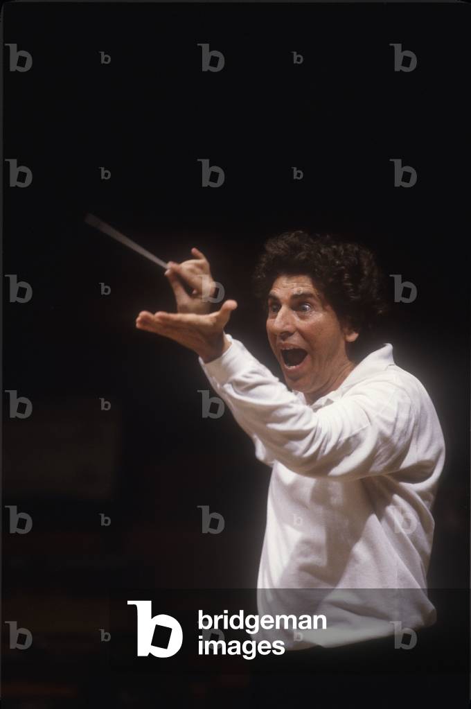 Rome Opera House, 1983. Italian conductor Gabriele Ferro performing a rehearsal/Teatro dell'Opera di Roma, 1983. Il direttore d'orchestra Gabriele Ferro mentre conducts a prova-