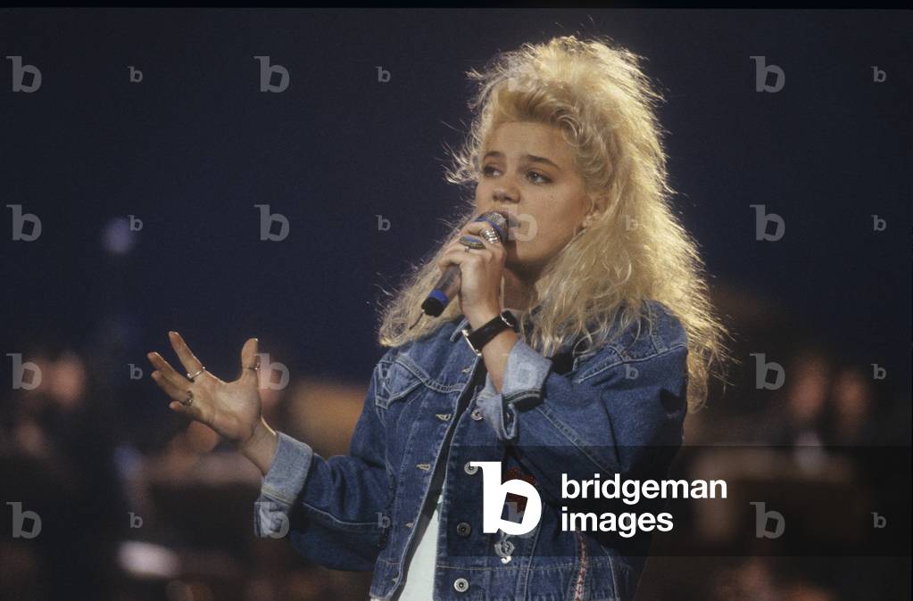 Sanremo Music Festival 1990. American pop singer Nikka Costa performing the song “” All for the Love””, English version of “” Vattene Amore”” sung by Amedeo Minghi and Mietta/Festival di Sanremo 1990. Nikka Costa canta “”””, English version of “” Vattene Amore”” cantata da Amedeo Minghi e Mietta-