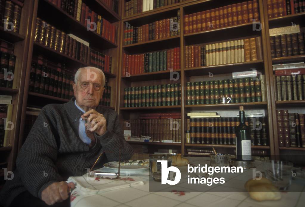 Milan, 1995. Italian literary critic Carlo Bo in his home/Milano, 1995. Il critico letterario Carlo Bo nella sua casa -