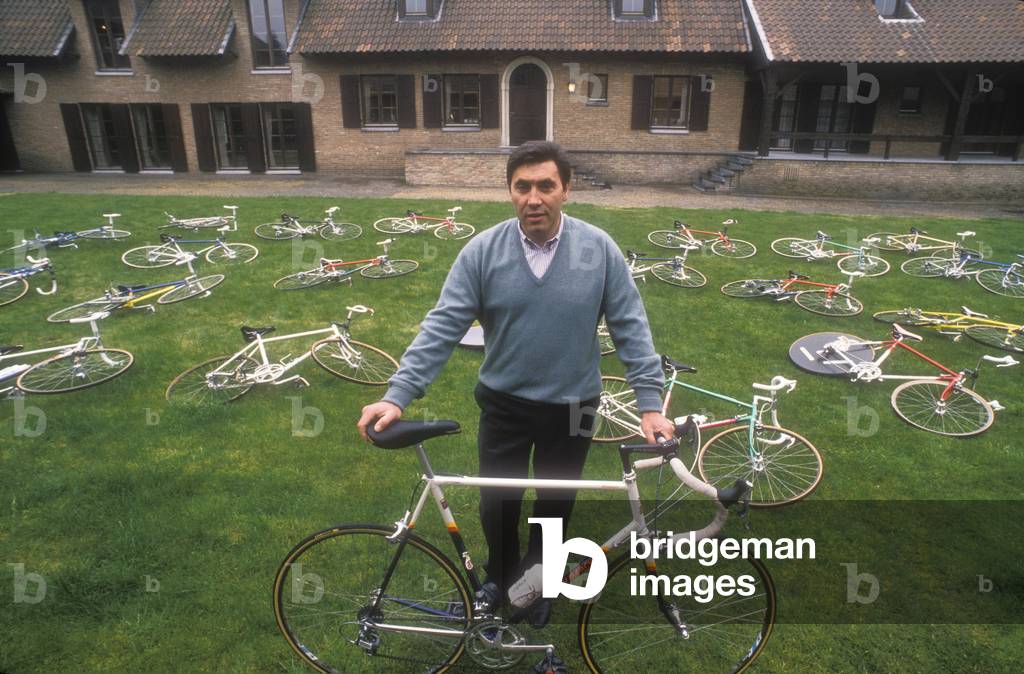 Brussels, 1990. Former cycling champion Eddy Merckx in his bicycle factory/Brussels, 1990. L'ex campione di ciclismo Eddy Merckx nella sua fabbrica di biciclette -