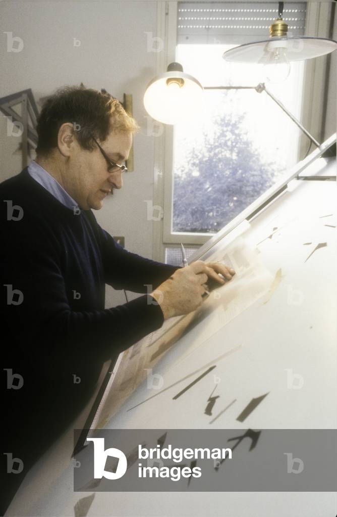 Milan, 1981. italian sculptor Gi Pomodoro in his studio