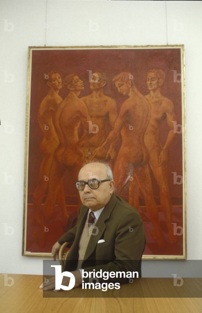 Milan, 1982. Italian artist Aligi Sassu in his house/Milano, 1982. L'artista Aligi Sassu nella sua casa -