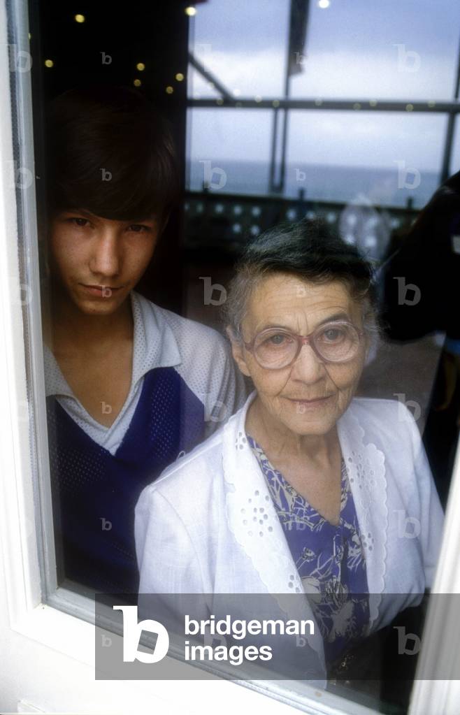 Venice Lido, Venice Film Festival 1988. Anna Larina Bukharina, wife of Soviet politician Nikolai Bukharin and her grandson Nicolai. The movie in competition “” Dear Gorbachev”””, directed by Carlo Lizzani, is dedicated to her and based on her and her husband story/Lido di Venezia, Mostra del Cinema di Venezia 1988. Anna Larina Bucharina, moglie del politico sovietico Nikolaj Bucharin, e suo nipote Nicolaj. A lei e dedicato il film in concorso “” Caro Gorbaciov”””, diretto da Carlo Lizzani e basato sulla storia di lei e di suo marito -