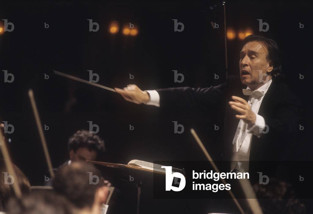 Claudio Abbado conducting at La Fenice Theater, Venice 1995 (photo)