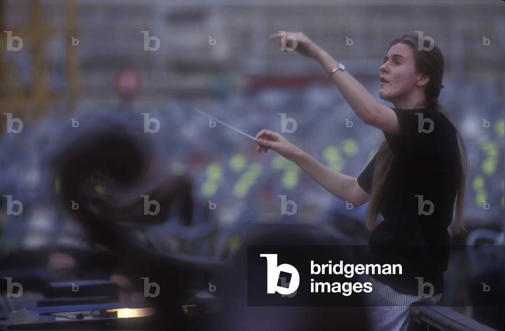 Sferisterio in Macerata, 1991. Italian conductor Elisabetta Maschio performing a rehearsal/Sferisterio di Macerata 1991. Il direttore d'orchestra Elisabetta Maschio conducts a prova-