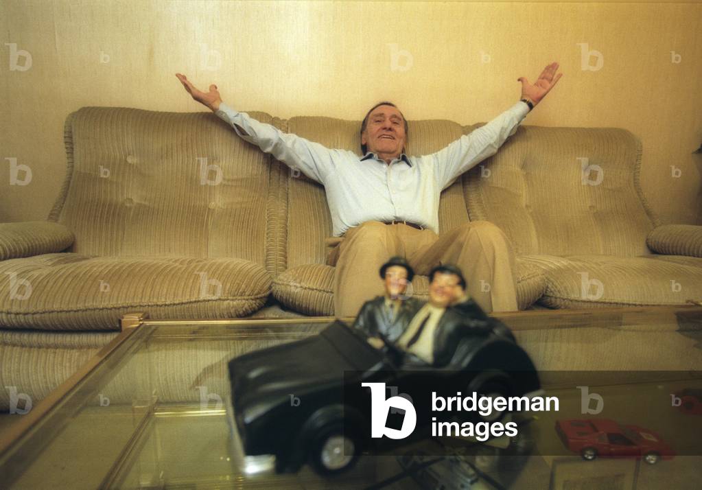Rome, June 2000. Actor Alberto Sordi in his house behind a little statue representing Stan Laurel and Oliver Hardy. Alberto Sordi dubbed in Italian Oliver Hardy from 1939- to 1951 (photo)