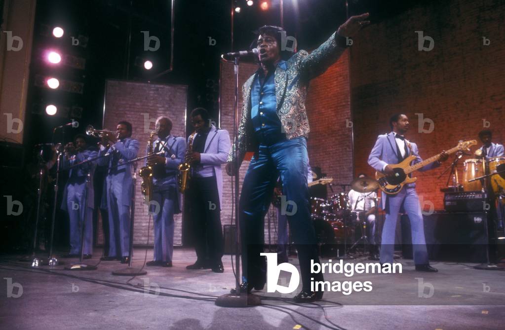 Soul singer James Brown, Apollo Theatre. Harlem, New York / Il cantante James Brown al Teatro Apollo di New York