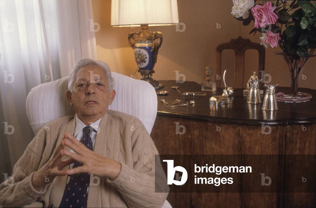 Rome, 1990. Italian composer Goffredo Petrassi in his home/Roma, 1990. Il compositore Goffredo Petrassi nella sua casa -