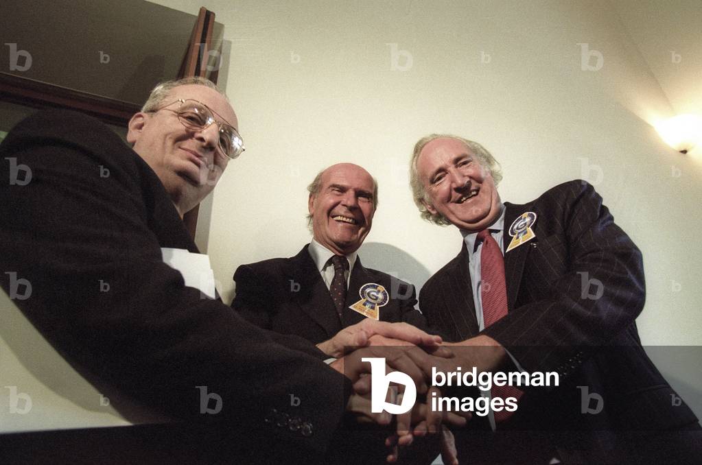 Rome, November 1999. Oncologists Judah Folkman, Umberto Veronesi, Gordon McVie/Roma, November 1999. Gli oncologi Judah Folkman, Umberto Veronesi, Gordon McVie-