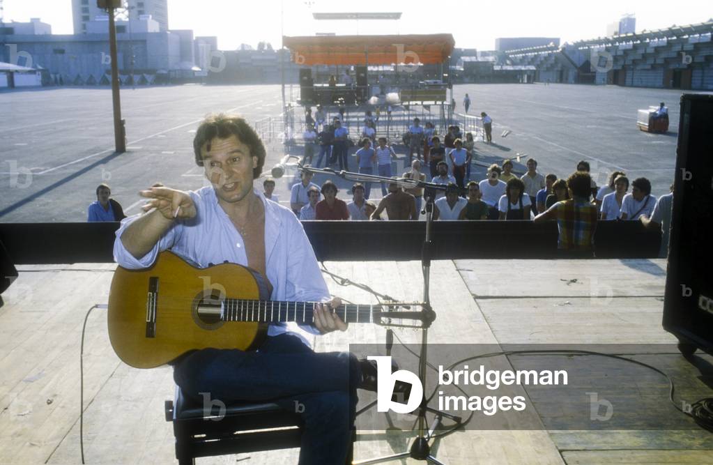 Rome, about 1985. British jazz-fusion guitarist John McLaughlin during a rehearsal (photo)
