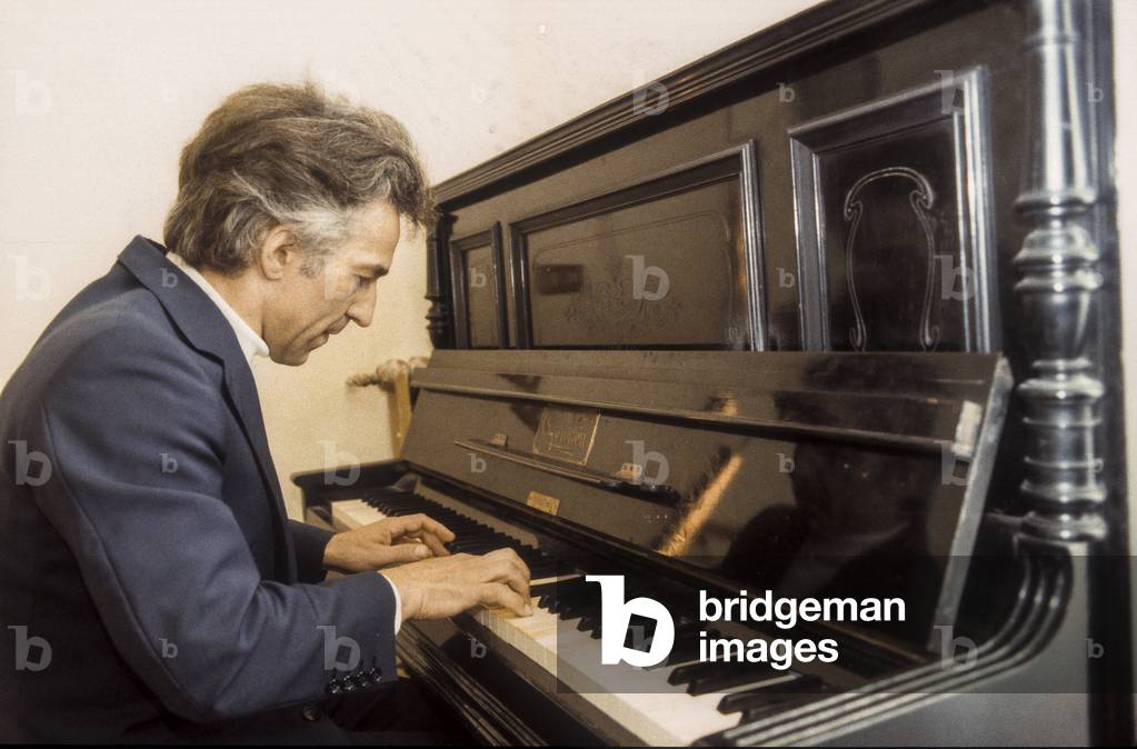 Pianist and conductor Vladimir Ashkenazy (about 1980)/Il pianista e direttore d'orchestra Vladimir Ashkenazy (1980 circa) -