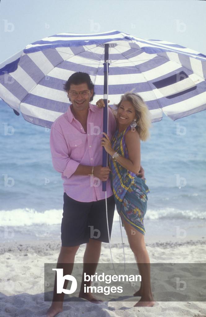 Sicily, 1991. Italian TV presenters Fabrizio frizzi and Rita dalla Chiesa (photo)