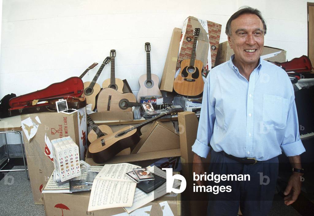 Musical Instruments for Cuba - Claudio Abbado