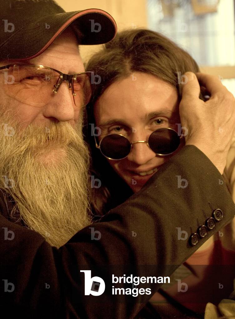 Italian singer-songwriter Giuseppe Povia and his friend Hans/Il cantante Giuseppe Povia e il suo amico Hans -