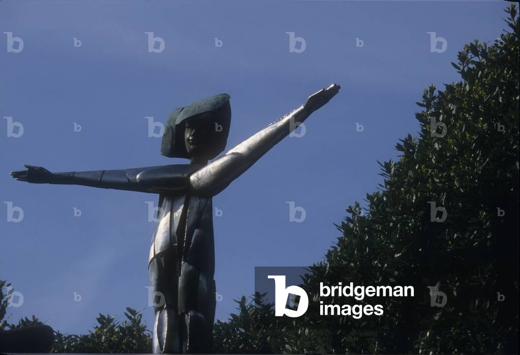 Scultura di Pietro Consagra nel Parco di Pinocchio a San Gennaro Collodi (Lucca) (photo)