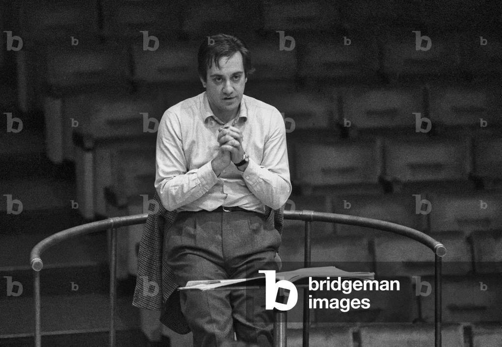 Rome, 1981. Italian conductor Marcello Panni during a rehearsal/Roma, 1981. Il direttore d'orchestra Marcello Panni durante una prova -