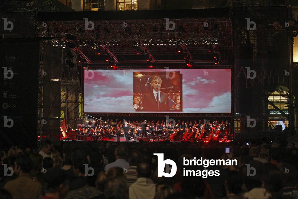 Milan June 2, 2008, Concert for Italian Republic Day in Piazza del Duomo of Andrea Bocelli and the Symphonic Orchestra òGiuseppe Verdió conducted by Eugene Kohn/Milano, 2 June 2008, concerto per la Festa della Repubblica di Andrea Bocelli con l'orchestra “” Giuseppe Verdi”” diretta da Eugene Kohn -