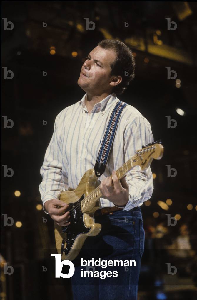 American pop singer Christopher Cross performing (about 1985)/Il cantante pop Christopher Cross durante un concerto (1985 circa) -
