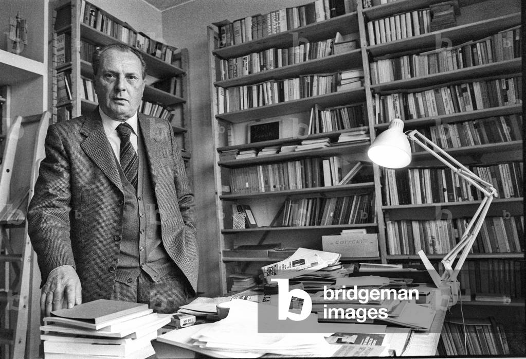 Milan, 1980. Italian writer Vittorio Sereni in his home (photo)