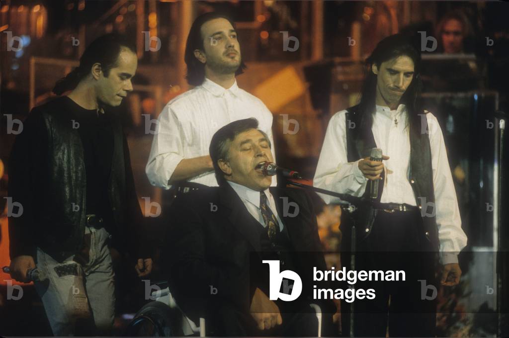 Italian singer-songwriter Pierangelo Bertoli and the Tazenda performing the song 