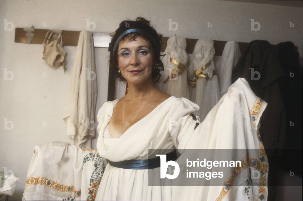 Rome, 1984. American soprano Olivia Stapp in her dressing room before performing as protagonist in Puccini's Tosca, directed by Gigi Proietti/Roma, 1984. il soprano Olivia Stapp nel suo camerino prima di cantare come protagonista nell'opera Tosca, diretta da Gigi Proietti -
