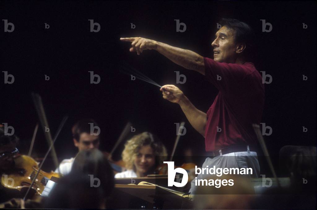 Music conductor Claudio Abbado during a rehearsal Bolzano 1991/Il direttore d'orchestra Claudio Abbado durante una prova Bolzano 1991 -