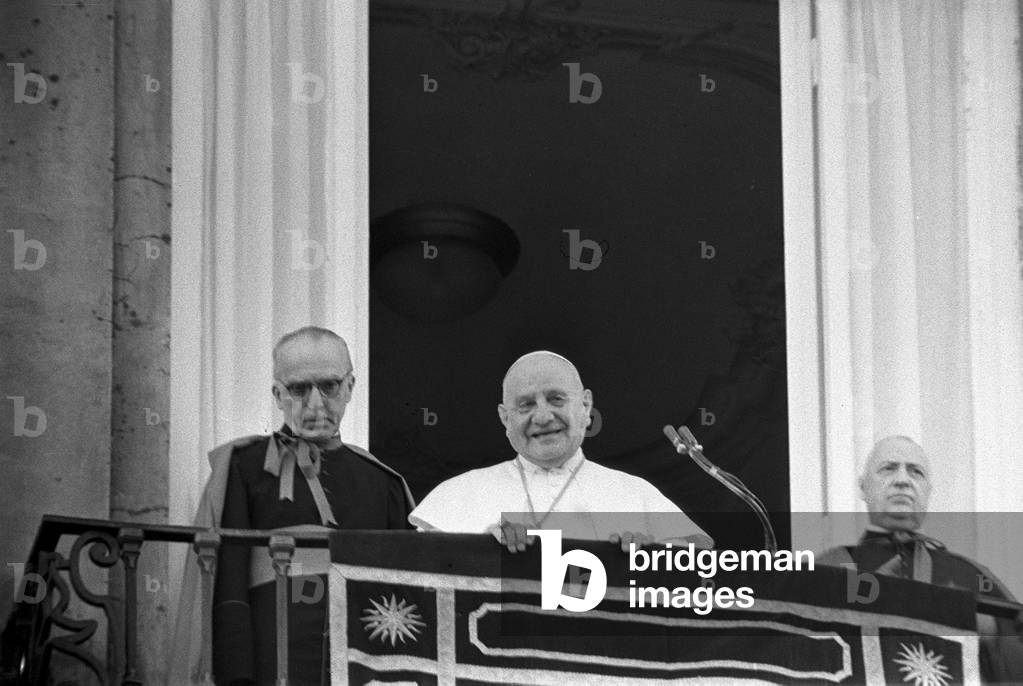 Vatican City, 1960 Pope John XXIII at the window of the Apostolic Palace/Citt¿ del Vaticano, 1960 Papa Giovanni XXIII affacciato alla finestra del palazzo apostolico - Marcello Mencarini Historical Archives