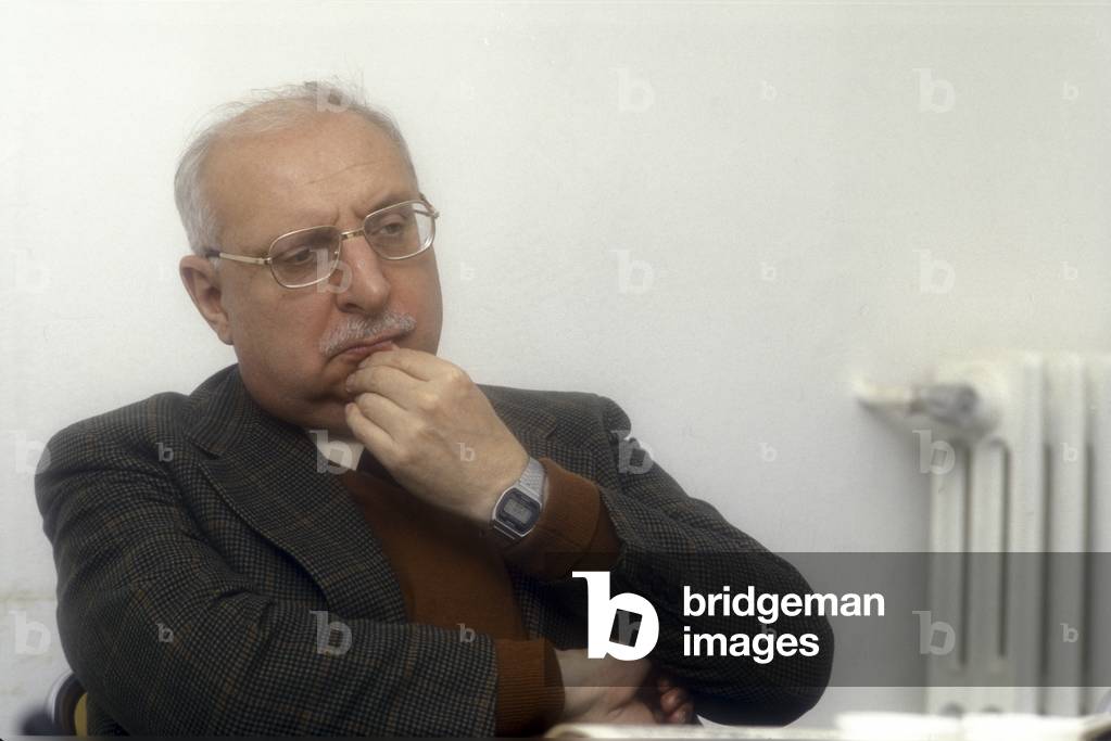 Italian writer Giorgio Manganelli, 1989 (photo)