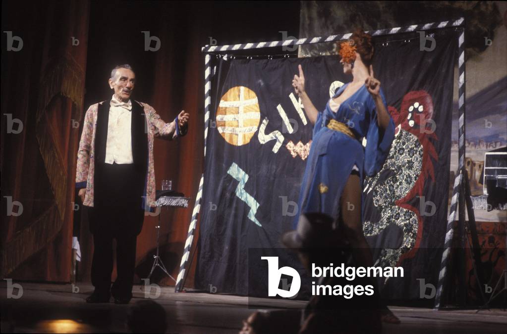 Rome, Quirino Theater, 1981. Italian playwright Eduardo De Filippo acting in the play written by himself “” Sik Sik””, his last performance as an actor/Roma, Teatro Quirino, 1981. Eduardo De Filippo mentre recita nello spettacolo “” Sik Sik”””, the sua ultima performance come attore -