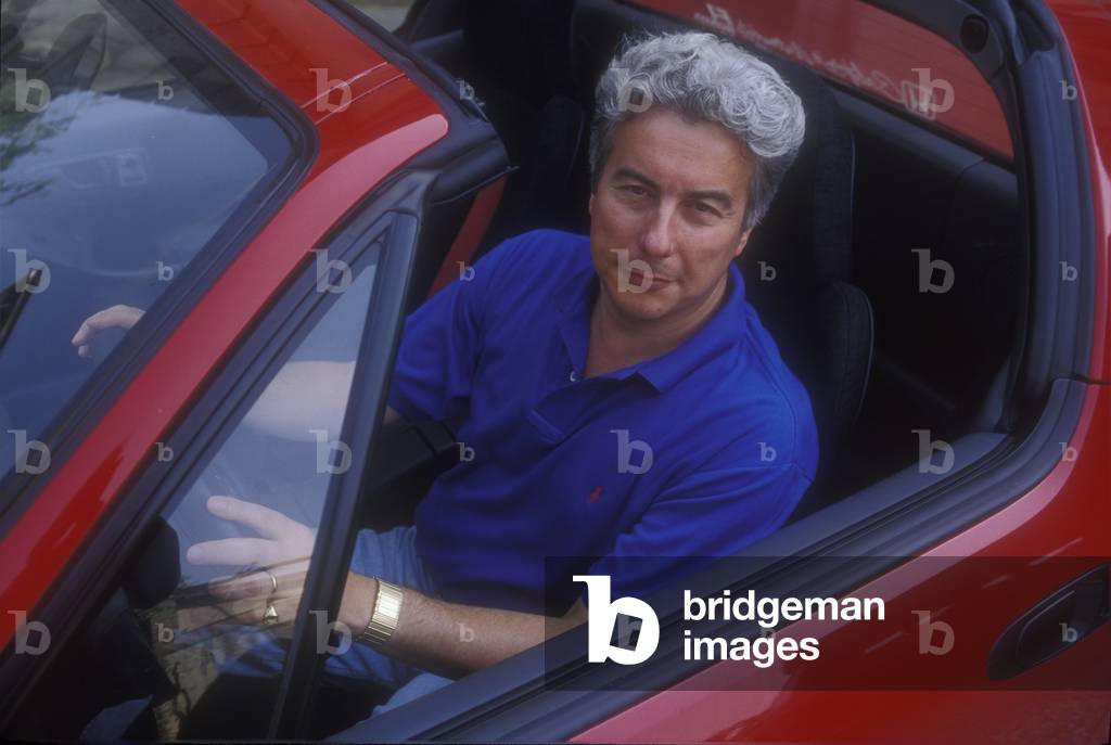 Vorno, Tuscany, 1993. British writer Kenn Follett driving his car/Vorno, Toscana, 1993. The scrittore Ken Follett guides the car -