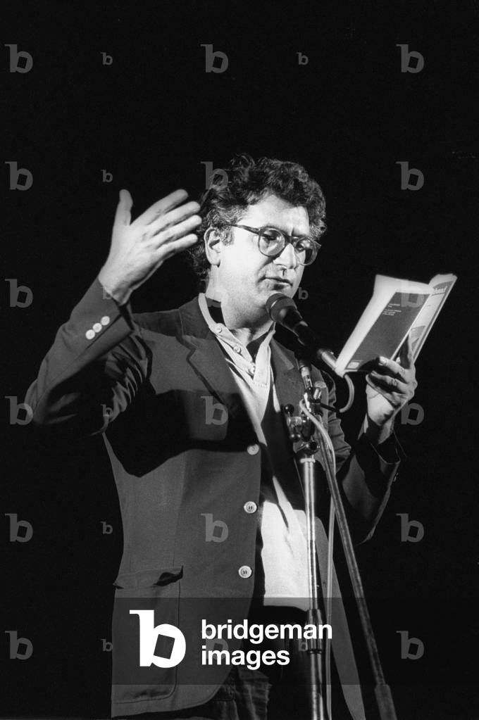 Rome 1985, International Festival of the Poets. Italian poet Dario Bellezza reading a poem by Rimbaud (photo)