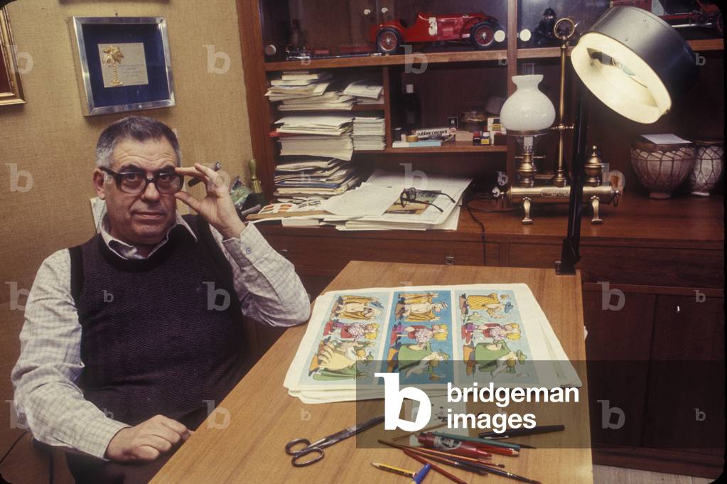 Rome, 1980. Italian cartoonist Benito Jacovitti in his home/Roma, 1980. il fumettista Benito Jacovitti nella sua casa -