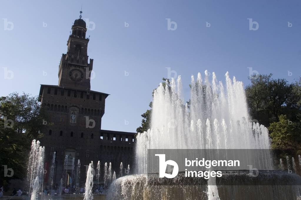 Milan, Piazza Castello. Fountain in front of Castello Sforzesco