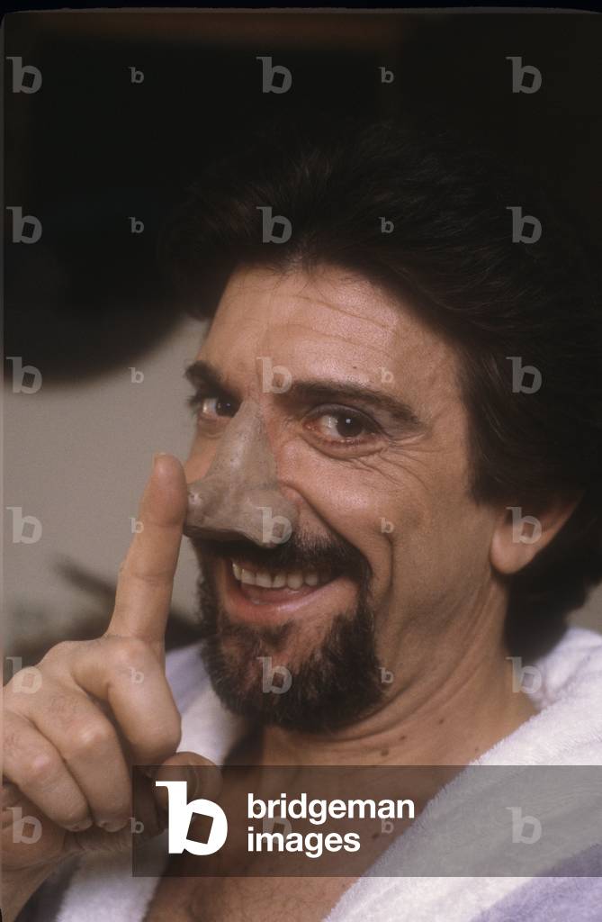 Rome, Sistina Theater, 1985. Actor Gigi Proietti in his dressing room before performing in “” Cyrano de Bergerac””, co-directed with Ennio Coltorti/Roma, Teatro Sistina, 1985. L'attore Gigi Proietti in camerino prima di recitare in “” Cyrano de Bergerac”””, da lui diretto insieme a Ennio Coltorti -