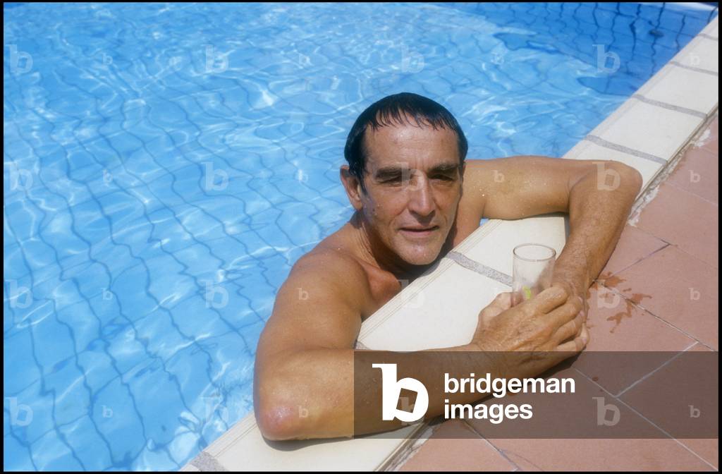 Italian actor VITTORIO GASSMAN in swimming pool/VITTORIO GASSMAN, attore, in pool -