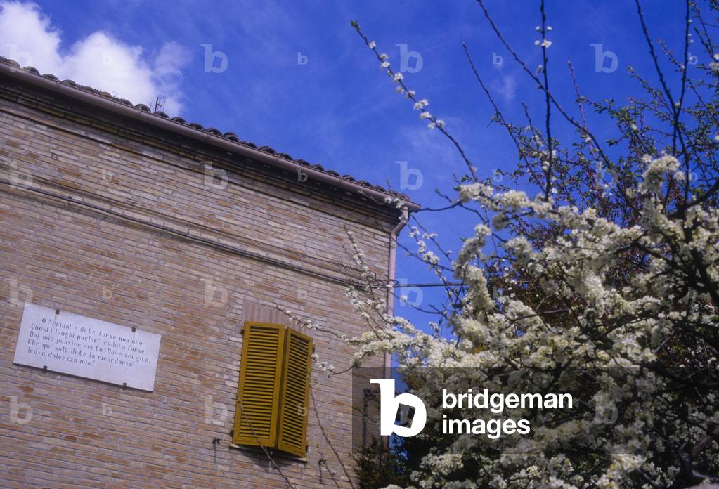Recanati, Home of Nerina, nickname of Maria Belardinelli, the weaver, a girl with whom the poet Giacomo Leopardi fell in love when he was a boy and who died early. He speaks about her in the poem 