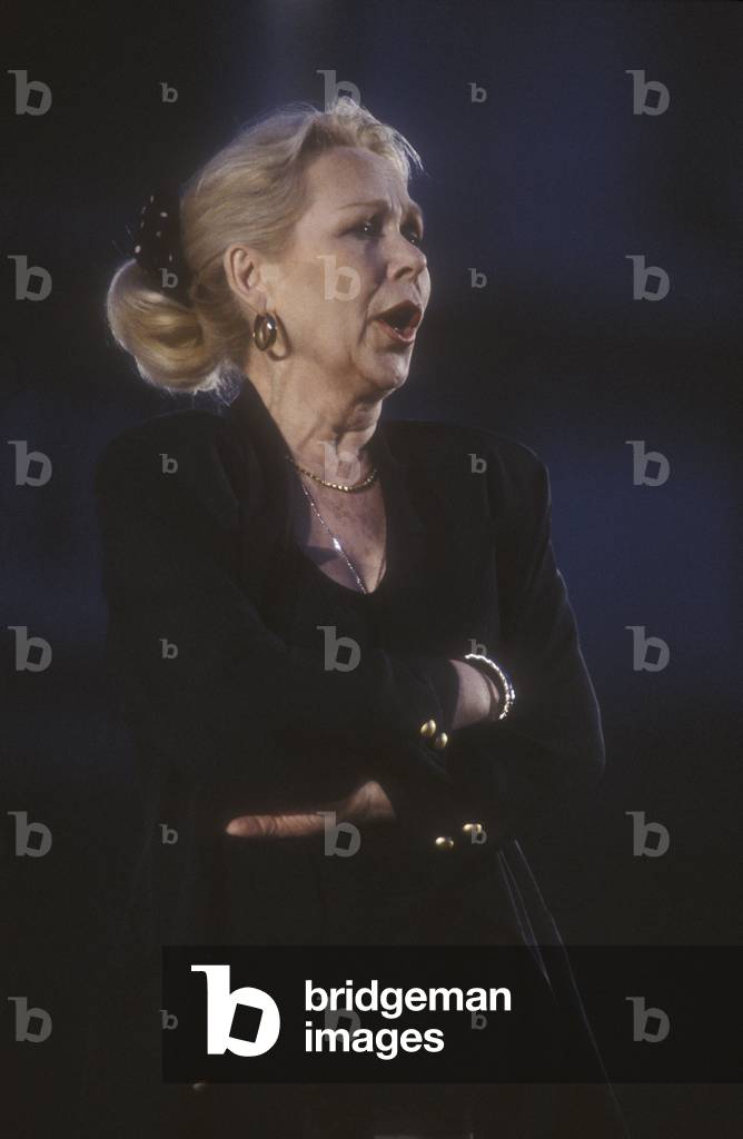 Italian soprano Renata Scotto performing in a recital (1989)/Il soprano Renata Scotto durante un recital -