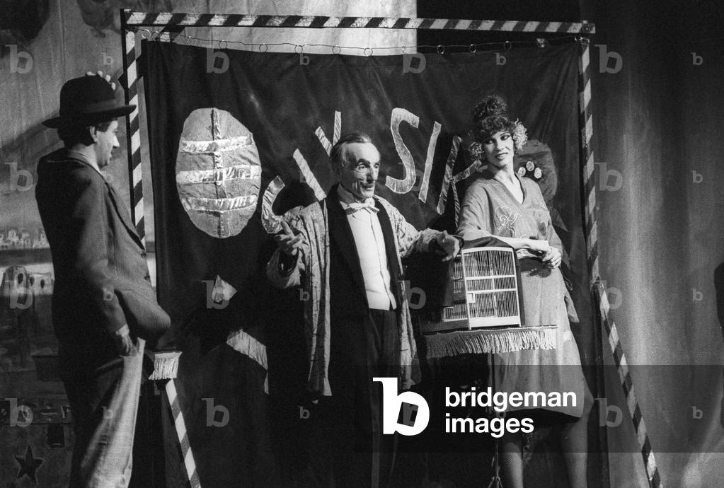 Rome, Quirino Theater, 1981. Italian playwright Eduardo De Filippo acting in the play written by himself “” Sik Sik””, his last performance as an actor/Roma, Teatro Quirino, 1981. Eduardo De Filippo mentre recita nello spettacolo “” Sik Sik”””, the sua ultima performance come attore -