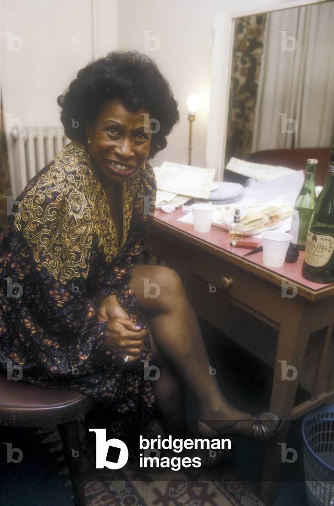 Rome, about 1985. Jazz singer Betty Carter in her dressing room (photo)