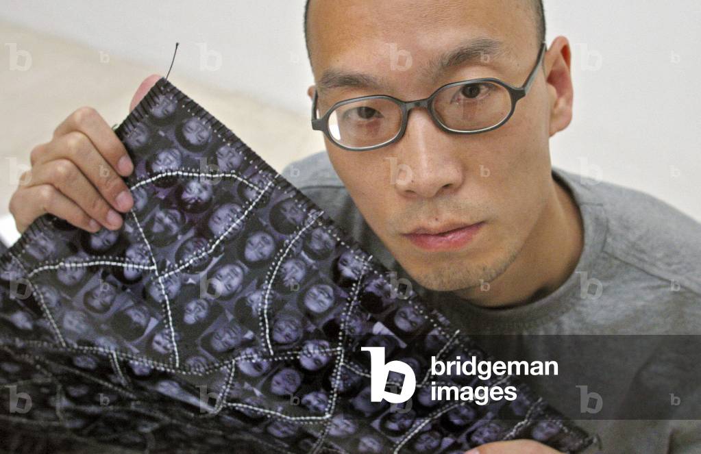 Officina Asia art exhibition. Chinese artist Bai Yiluo, Bologna, June 2004 (photo)