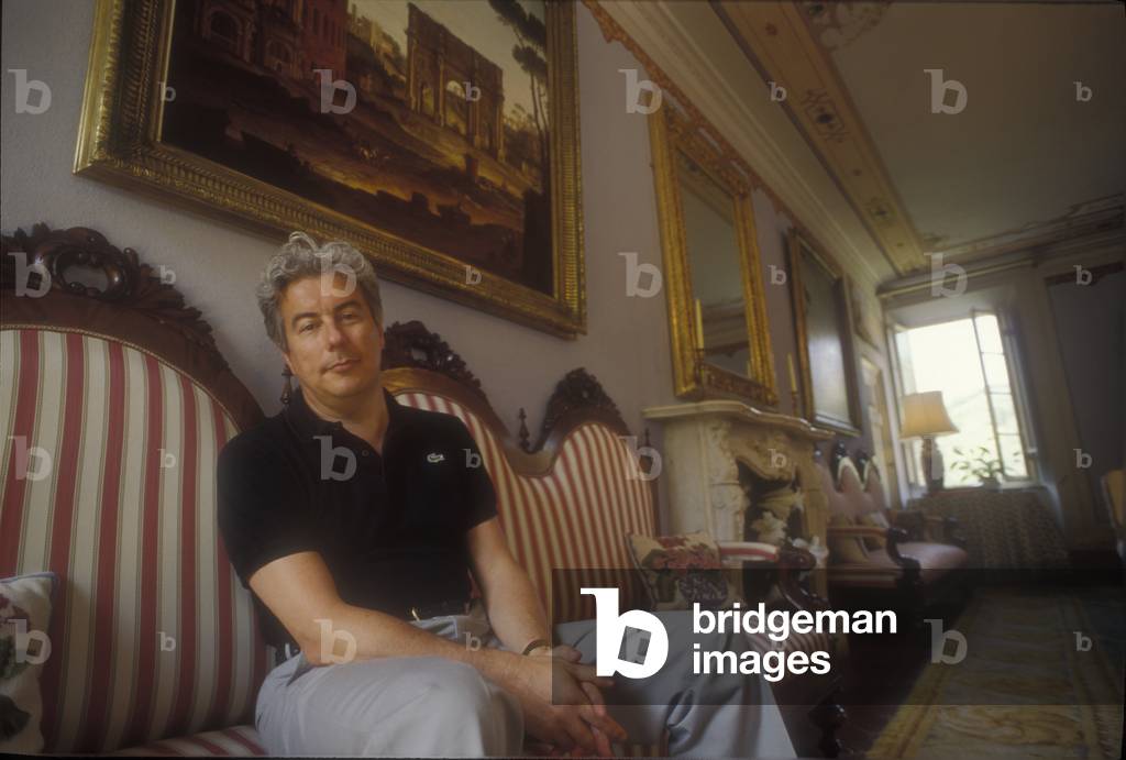 Vorno, Tuscany, 1993. British writer Ken Follett in his house/Vorno, in Toscana, 1993. Lo scrittore Ken Follett nella sua casa -