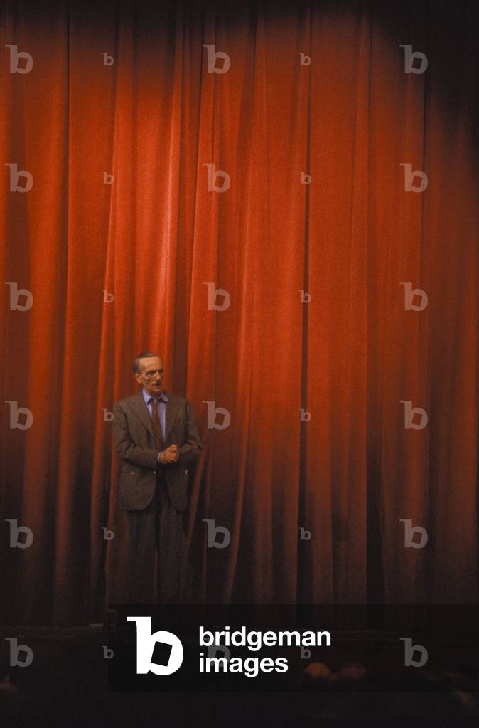 Rome, about 1980. Actor and playwright Eduardo De Filippo on stage/Roma, 1980 circa. L'attore e drammaturgo Eduardo De Filippo sul palcoscenico