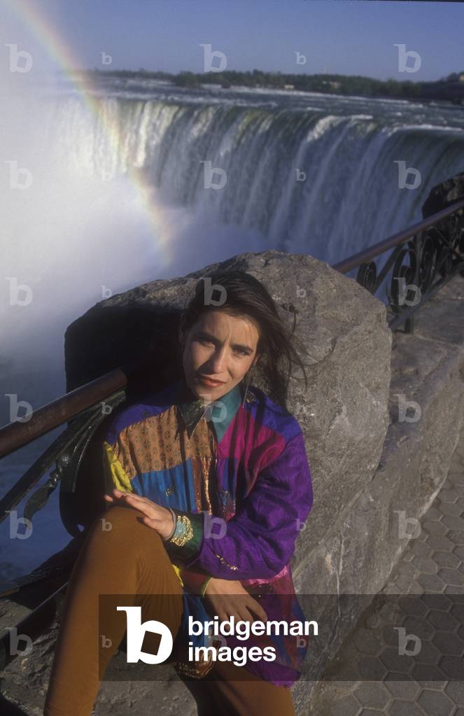 Sanremo in the World Tour 1990. Italian pop singer Paola Turci at Niagara Falls (photo)