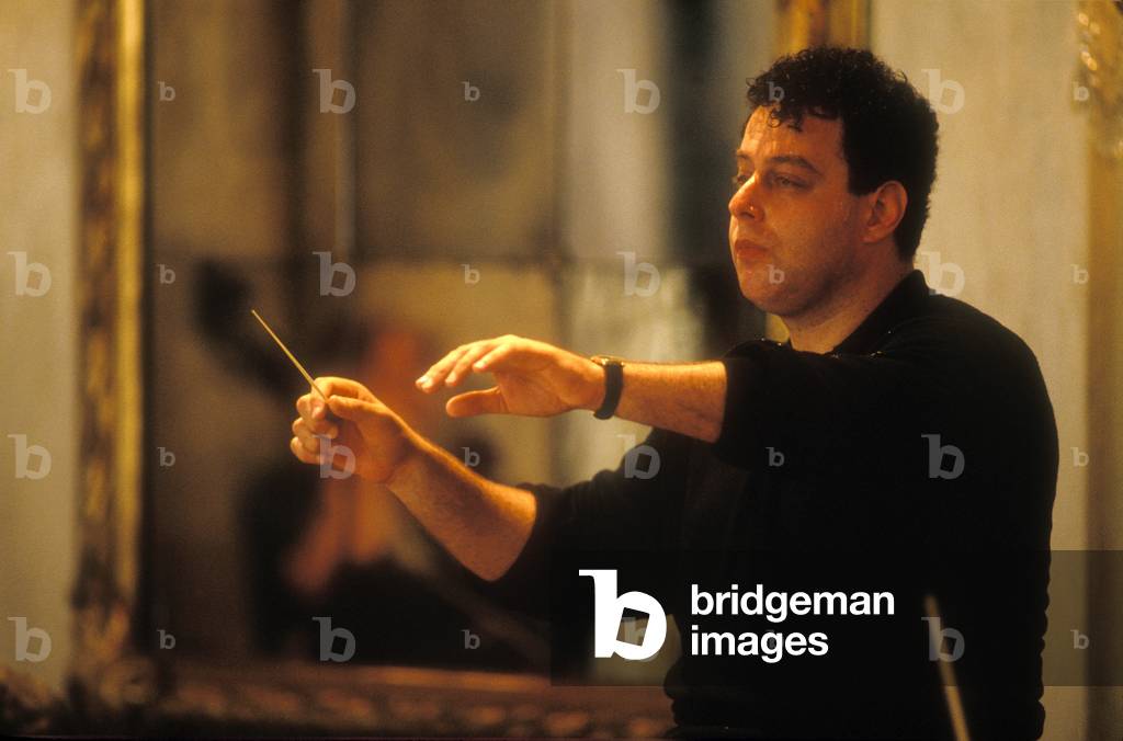 Venice, La Fenice Theater, 1991. Israeli conductor Daniel Oren during a rehearsal in the Apollonian Halls/Venezia, Teatro La Fenice, 1991. Il direttore d'orchestra Daniel Oren durante una prova nelle Sale Apollinee -